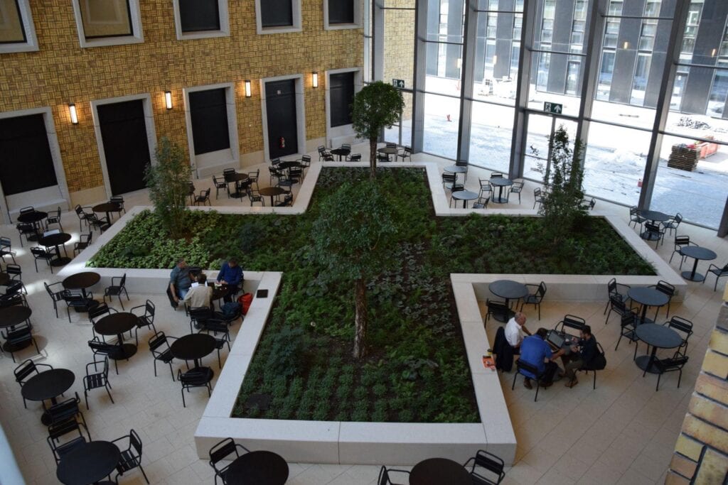 Tour&taxis – Herman Teirlinck gebouw – Zitranden binnentuin