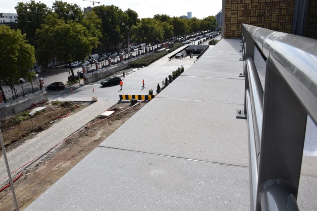 Tour&taxis - Herman Teirlinck gebouw - Zitranden binnentuin