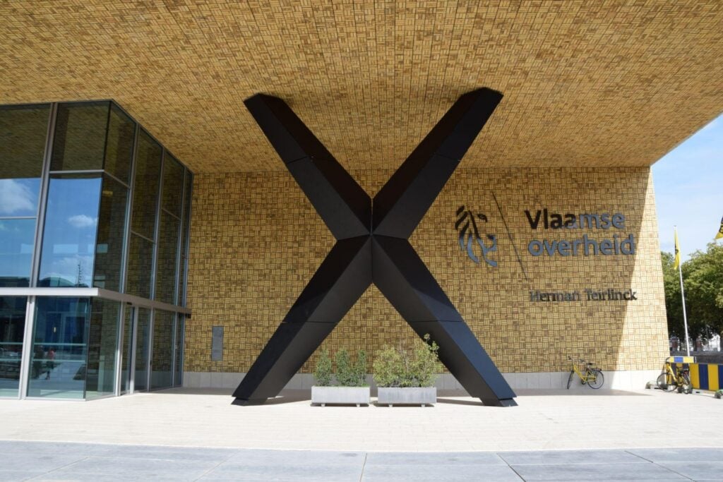 Tour&taxis - Herman Teirlinck gebouw - Zitranden binnentuin
