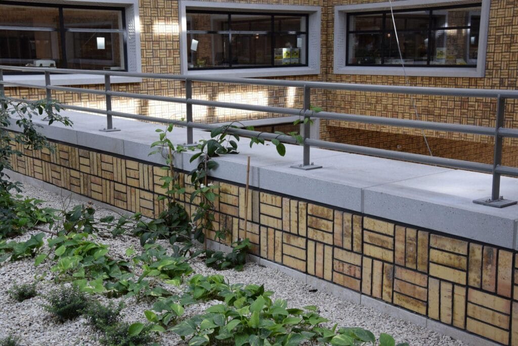 Tour&taxis - Herman Teirlinck gebouw - Zitranden binnentuin