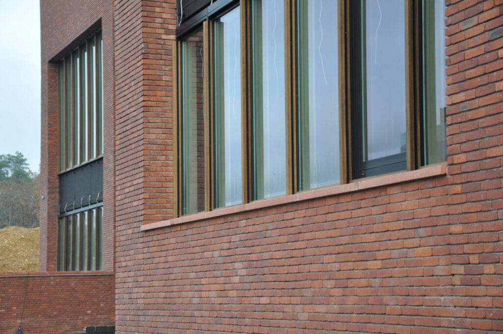 Ziekenhuis ZOL - gekleurde raamdorpels en muurafdekken