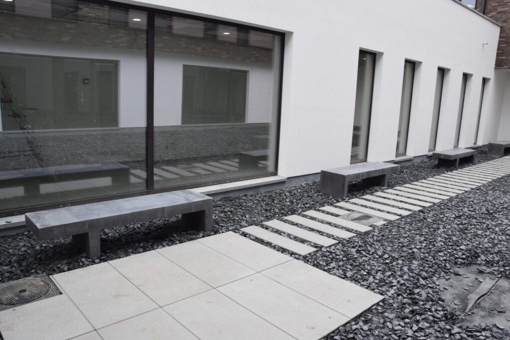 Nieuwbouw Politiekantoor - Zitbanken