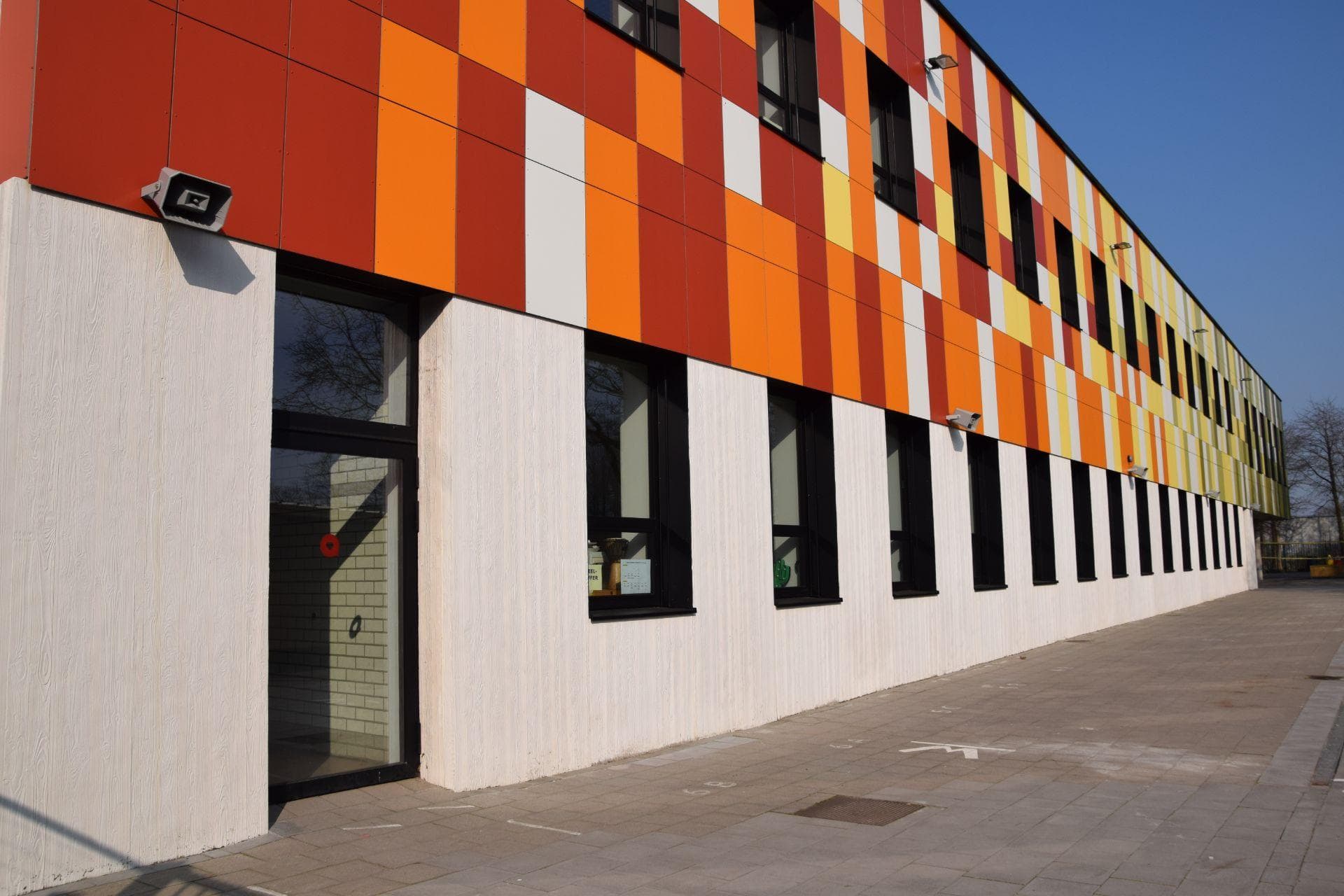 Basisschool - houtstructuur gevelpanelen