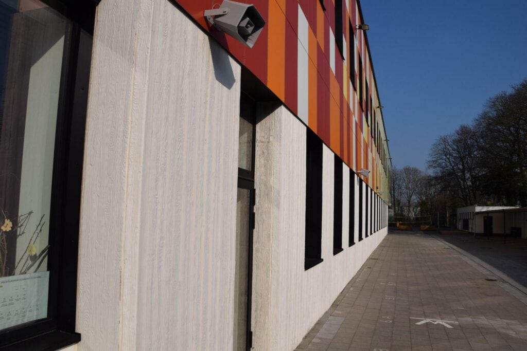 Basisschool - houtstructuur gevelpanelen