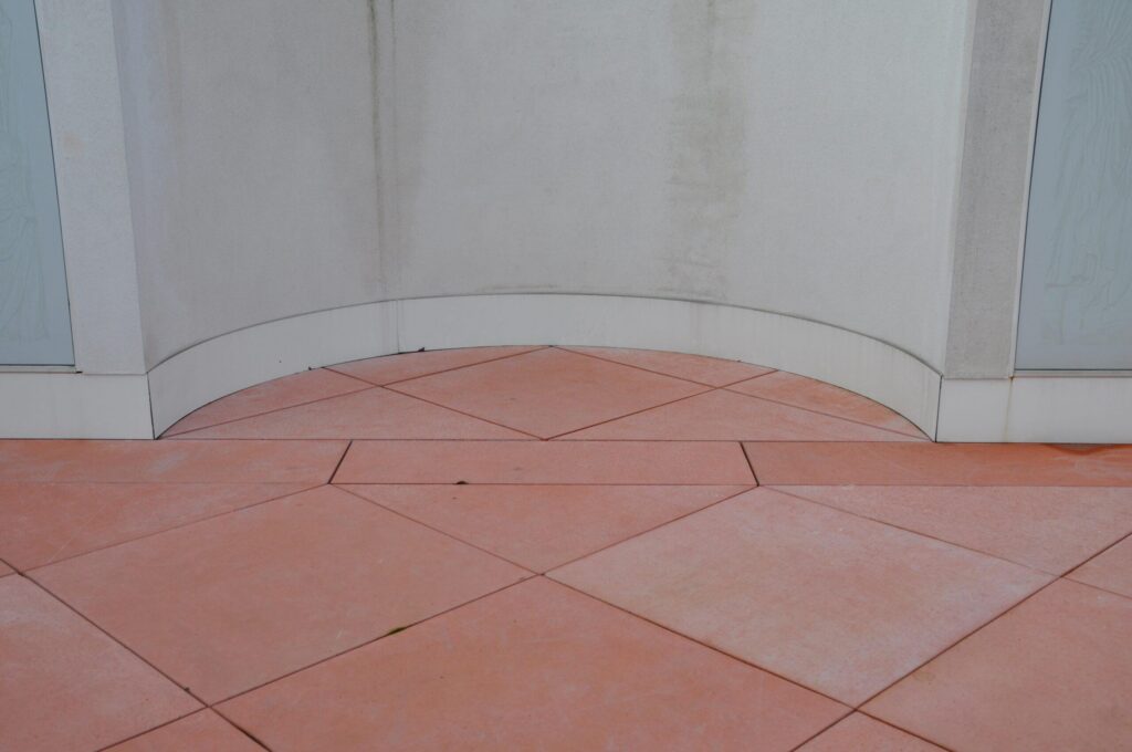 Romeinse Tempel - Mega tegels terracotta beton
