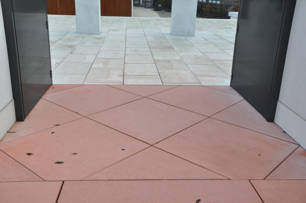 Romeinse Tempel - Mega tegels terracotta beton