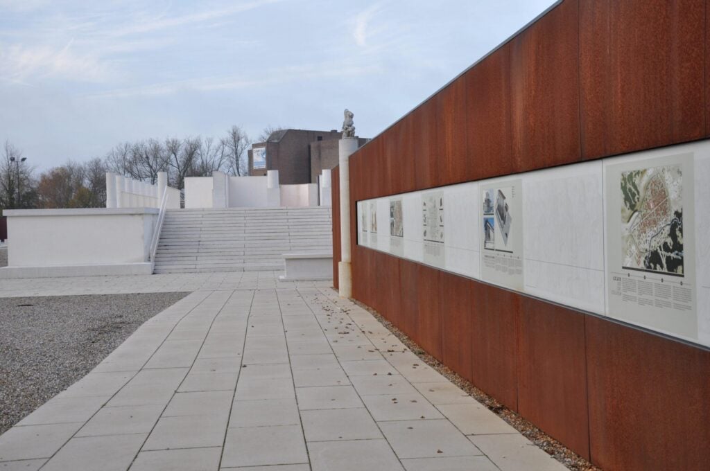 Romeinse Tempel – Mega tegels terracotta beton