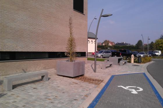 Ontmoetingscentrum de Lier – zitbanken met pick-nick tafel